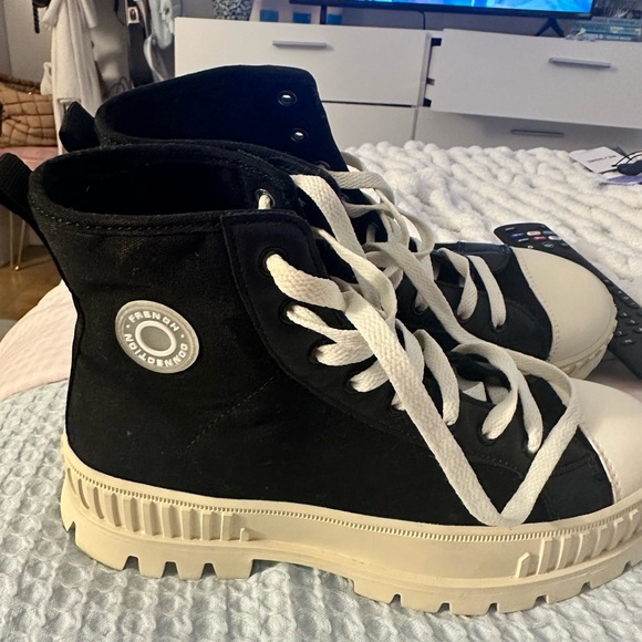 Hightop shoes - Picture 1 of 3